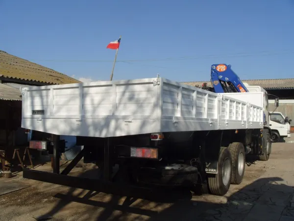 Plataforma con baranda con pluma IVECO