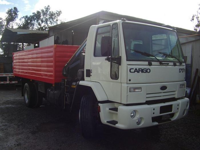 Plataforma con baranda rojo Ford
