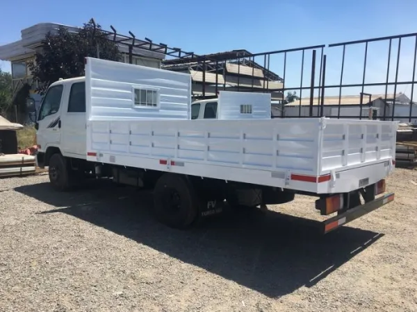 Carrocería plataforma con barandas