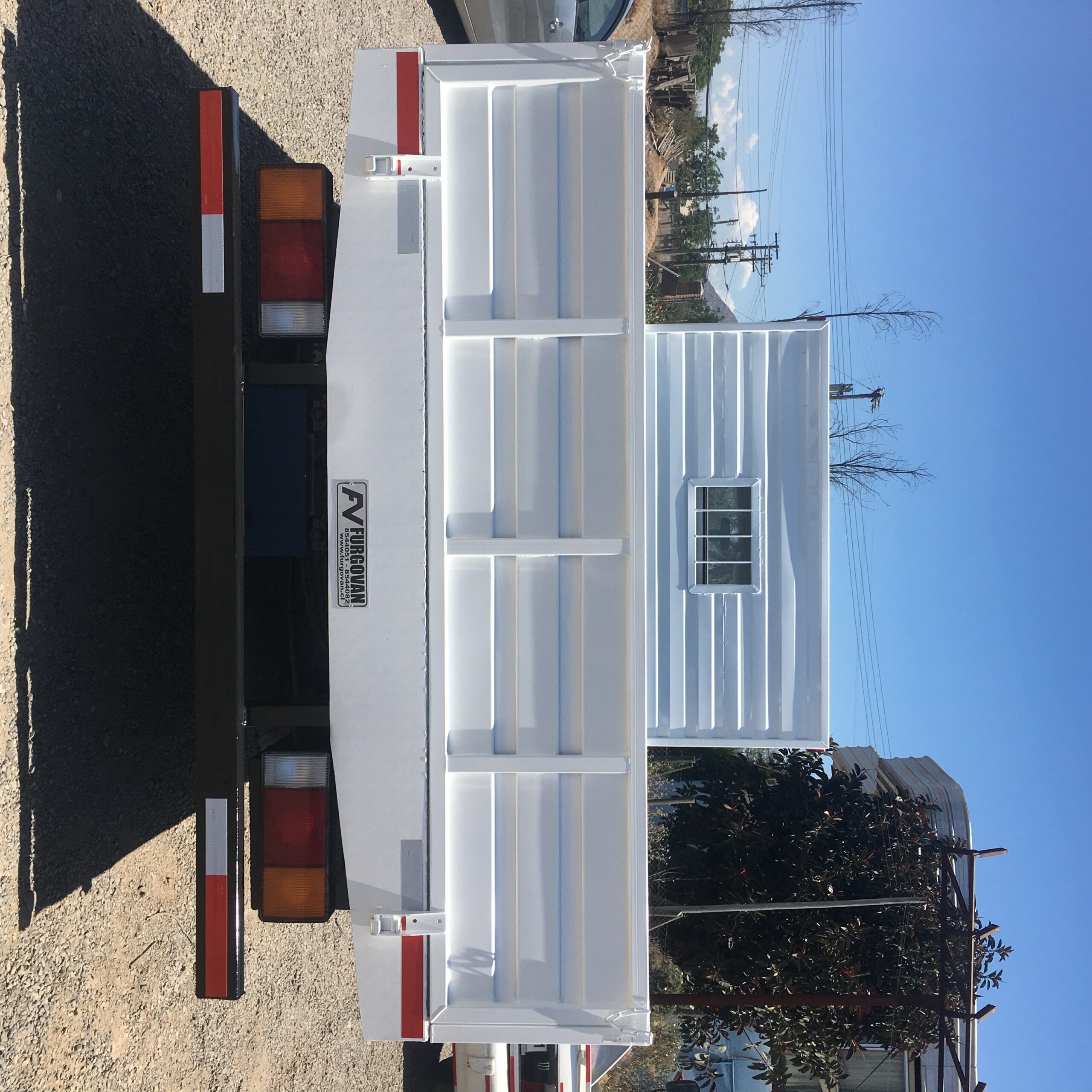 Carrocería plataforma con barandas