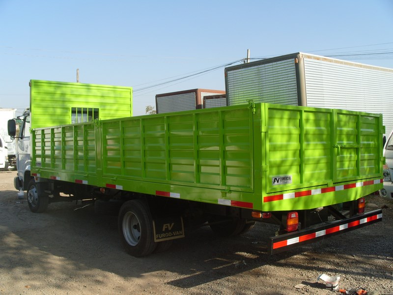 Plataforma con barandas Volkswagen Worker verde
