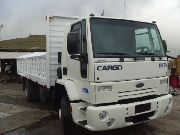 Plataforma con baranda Ford Cargo