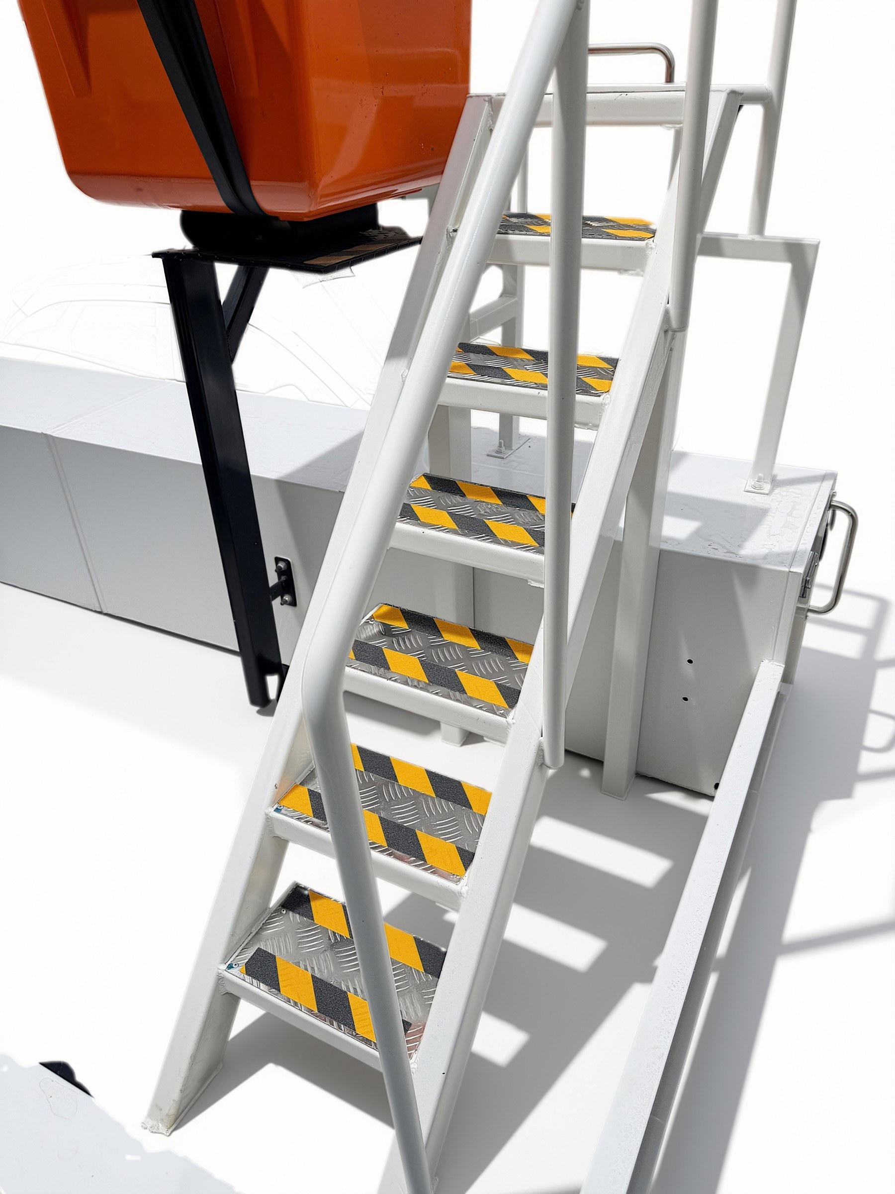 Plataforma con Gavetas para Servicios